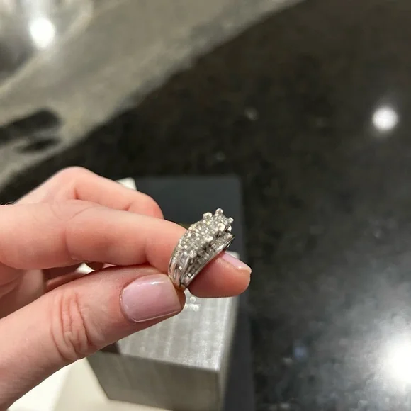 Zales Silver PAST PRESENT FUTURE anniversary Diamond Ring - Picture 7 of 11